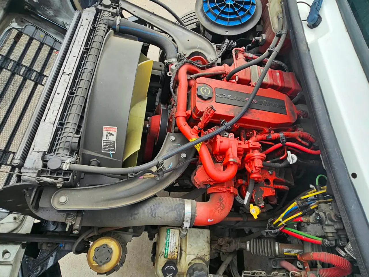 Camión pipa Freightliner 2,500 galones, motor