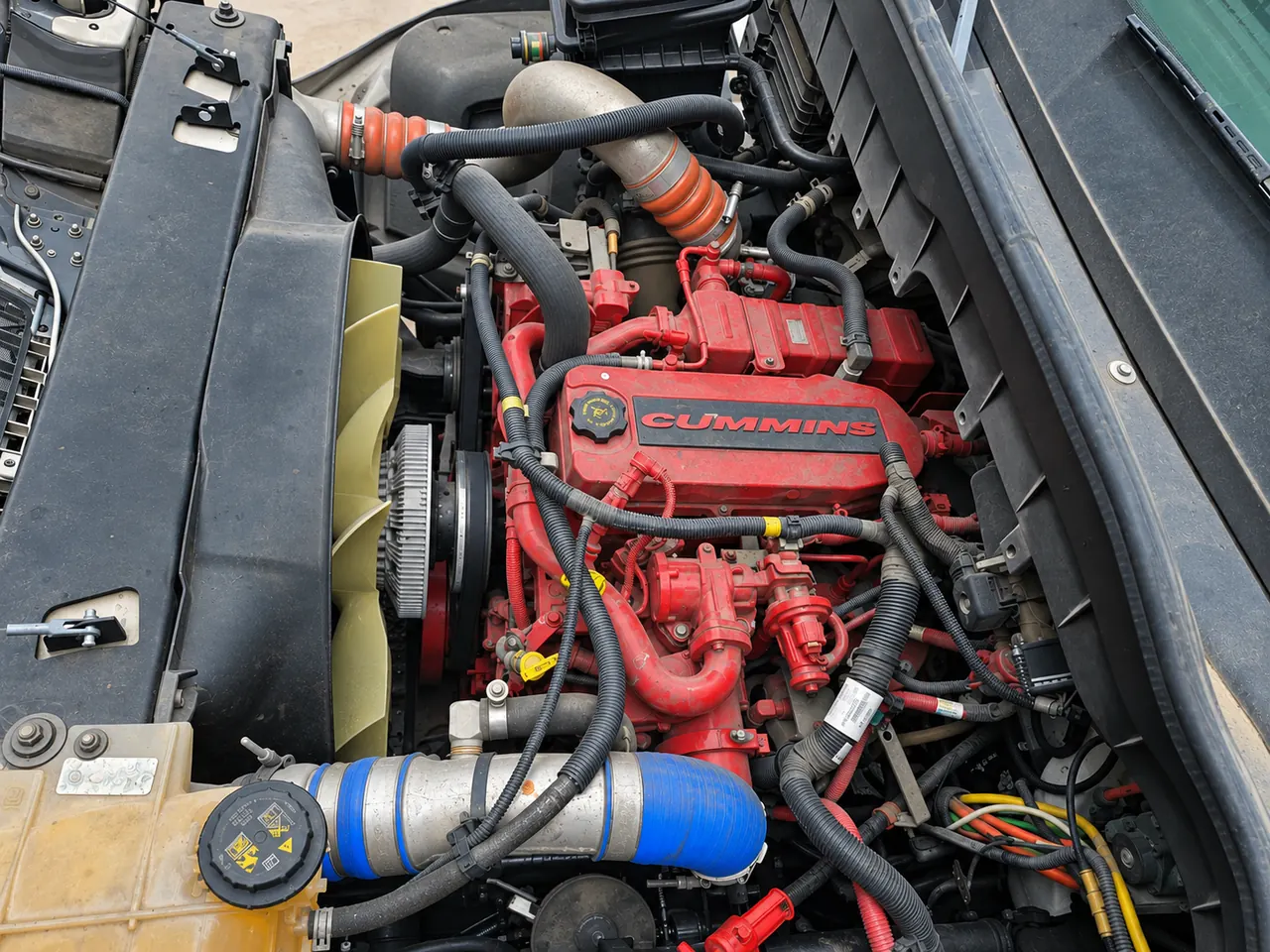Camión pipa International 2,500 galones, motor